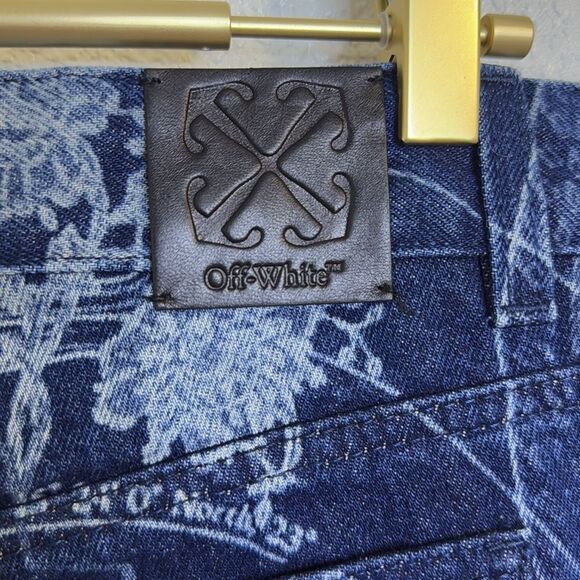 NWOT- Off-White- Globe graphic-print flared jeans- Size 29 - Picture 11 of 16